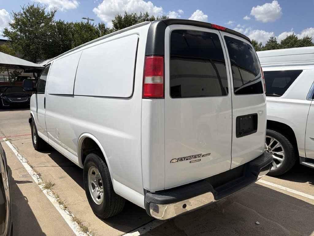 Used 2016 Chevrolet Express 2500 RWD image 4