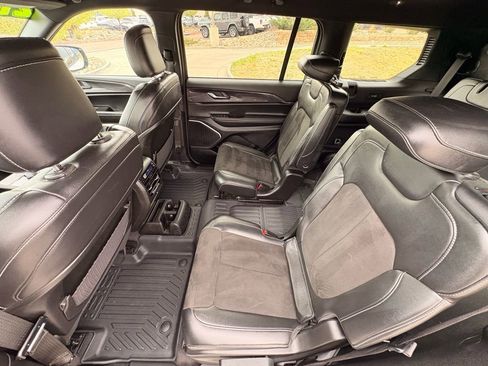 Used 2021 Jeep Grand Cherokee L Laredo image 28