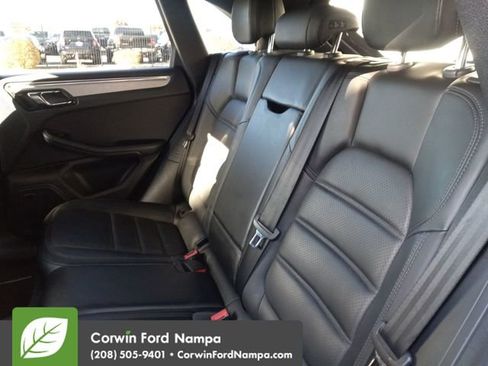 Used 2015 Porsche Macan Turbo image 24