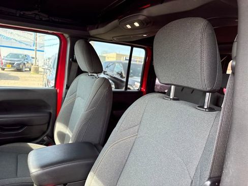 Used 2024 Jeep Wrangler Unlimited Sport AWD/4WD image 9
