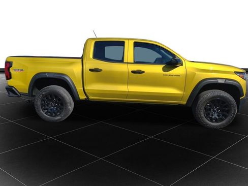 Used 2023 Chevrolet Colorado Trail Boss w/ Technology Package image 2