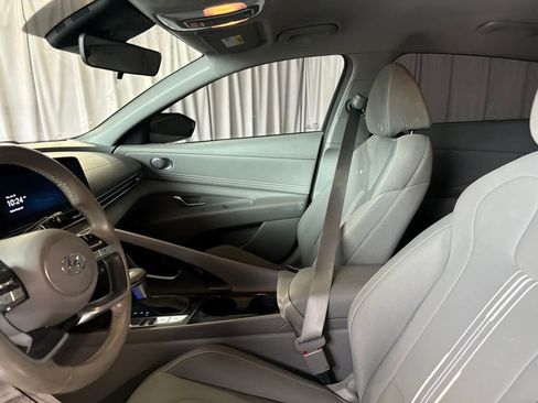 Used 2023 Hyundai Elantra SEL w/ Convenience Package FWD image 19