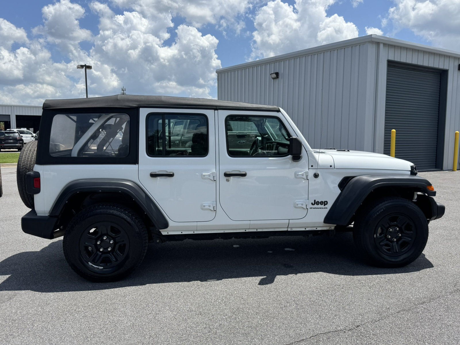 Used 2023 Jeep Wrangler Unlimited Sport AWD/4WD image 4