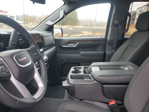 Used 2024 GMC Sierra 1500 SLE image 17