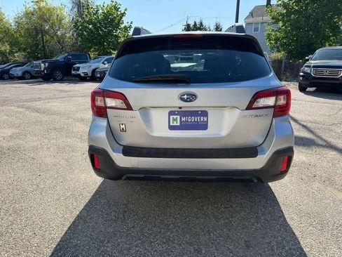 Used 2018 Subaru Outback 2.5i Premium AWD/4WD image 4