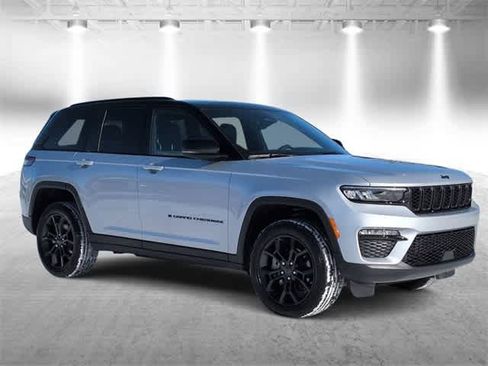 New 2025 Jeep Grand Cherokee Limited image 2