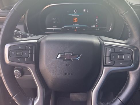 Used 2022 Chevrolet Suburban Z71 image 24