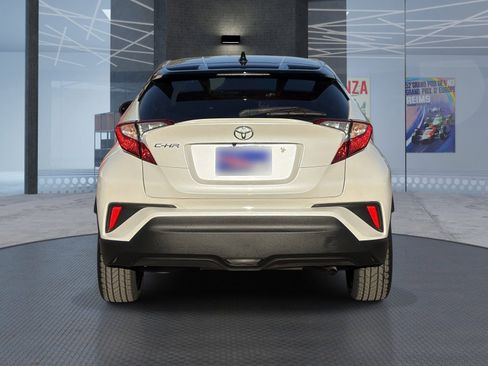 Used 2020 Toyota C-HR XLE FWD image 5