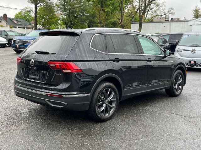 Used 2023 Volkswagen Tiguan SE AWD/4WD image 2