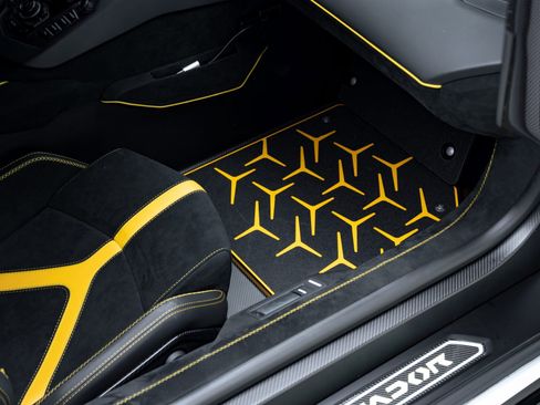 Used 2021 Lamborghini Aventador SVJ AWD/4WD image 47