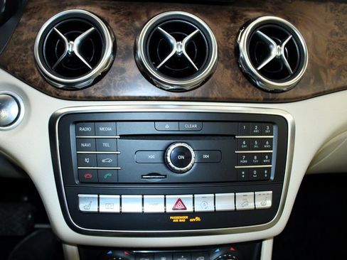 Used 2020 Mercedes-Benz GLA 250 4MATIC image 15