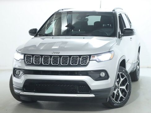 Used 2025 Jeep Compass Limited image 3