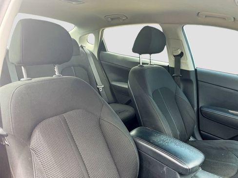 Used 2019 Kia Optima LX FWD image 25