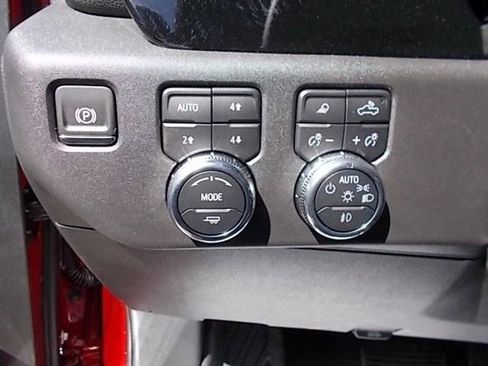 New 2025 GMC Sierra 1500 SLT AWD/4WD image 16