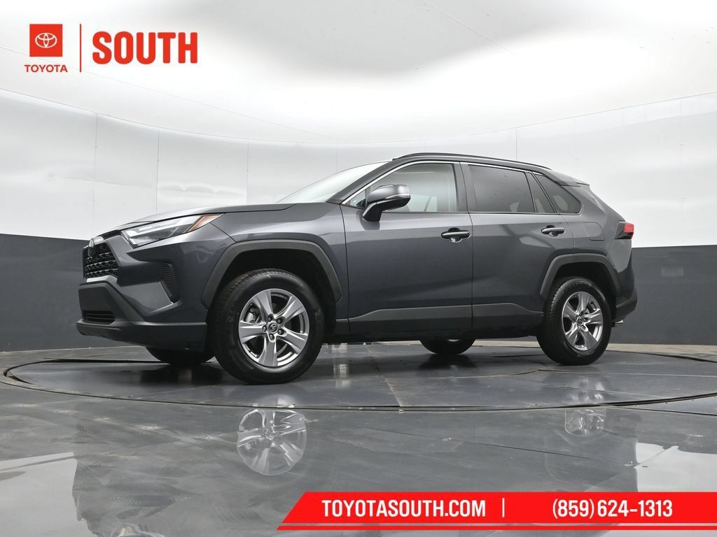 Used 2025 Toyota RAV4 XLE AWD/4WD image 39