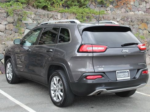 Used 2018 Jeep Cherokee Limited image 5