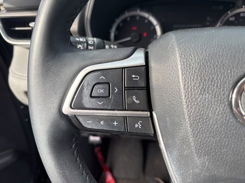 Used 2024 Toyota Highlander LE image 13
