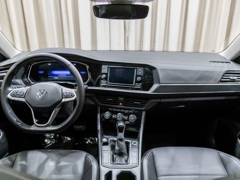 Used 2024 Volkswagen Jetta SE w/ Panoramic Sunroof Package image 14