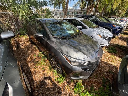 Used 2025 Nissan Versa SV image 3