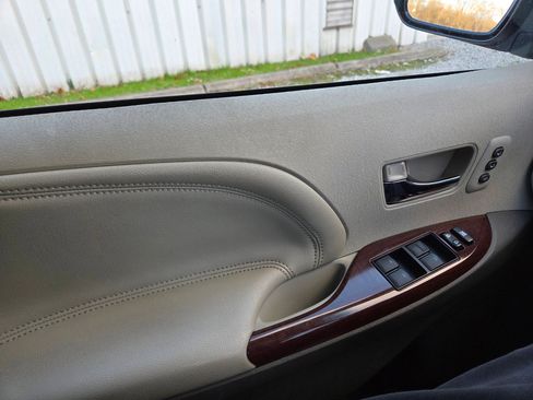 Used 2013 Toyota Sienna Limited image 22