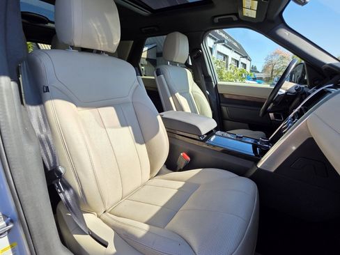 Used 2019 Land Rover Discovery HSE image 10