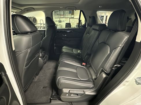 New 2025 Honda Pilot Touring image 16