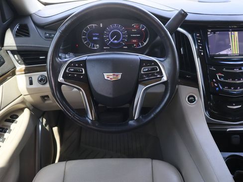 Used 2020 Cadillac Escalade ESV Premium Luxury RWD image 16