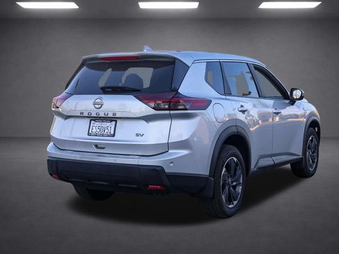 Used 2024 Nissan Rogue SV FWD image 4