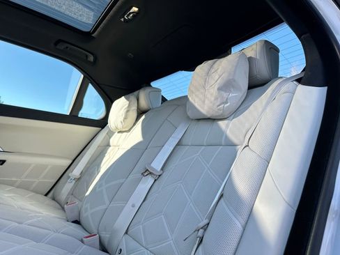 Certified 2025 BMW 740i xDrive 740i xDrive w/ Executive Package image 22