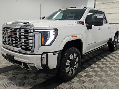 Used 2025 GMC Sierra 3500 Denali w/ Technology Package AWD/4WD image 1