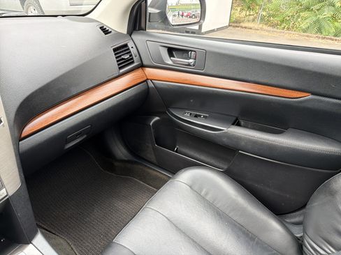 Used 2013 Subaru Outback 2.5i Limited w/ Moonroof Pkg AWD/4WD image 26