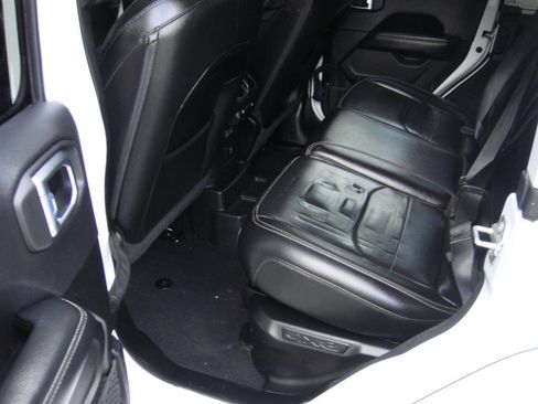 Used 2022 Jeep Wrangler Unlimited Sahara w/ Cold Weather Group image 13