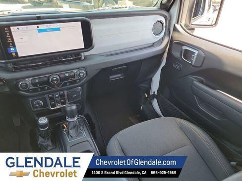 Used 2025 Jeep Gladiator Sport AWD/4WD image 25