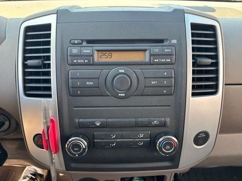 Used 2010 Nissan Frontier SE w/ SE Value Truck Pkg RWD image 17