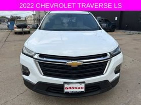 Used 2022 Chevrolet Traverse LS image 2