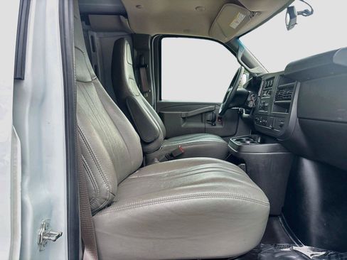 Used 2025 Chevrolet Express 3500 Extended w/ Driver Convenience Package RWD image 25