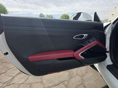 Used 2019 Porsche 718 Boxster S RWD image 31