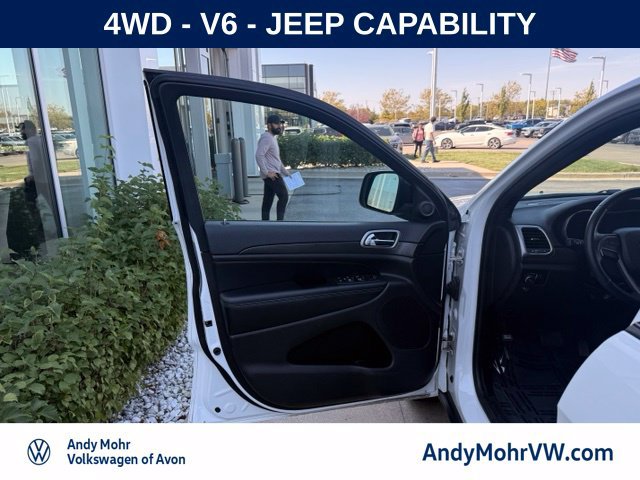 Used 2018 Jeep Grand Cherokee Laredo AWD/4WD image 12