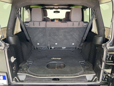 Used 2015 Jeep Wrangler Unlimited Rubicon w/ Connectivity Group image 20