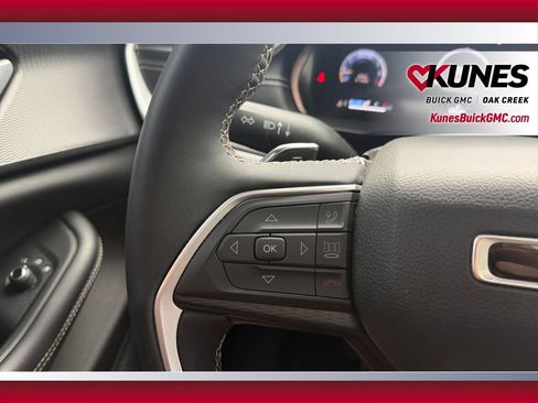 Used 2023 Jeep Grand Cherokee Altitude AWD/4WD image 17