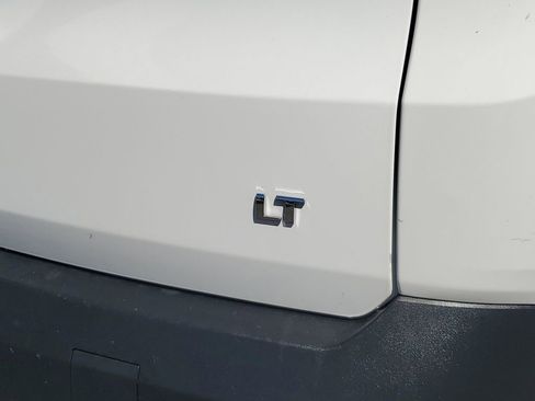 Used 2023 Chevrolet Traverse LT image 7