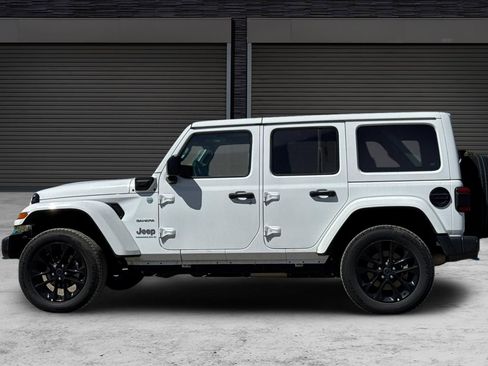 Used 2024 Jeep Wrangler Unlimited Sahara AWD/4WD image 7