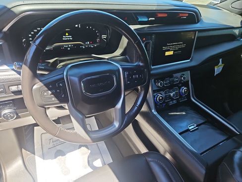 Used 2022 GMC Yukon Denali AWD/4WD image 13