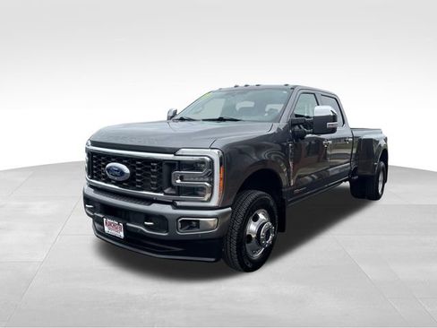Used 2023 Ford F350 Platinum image 3