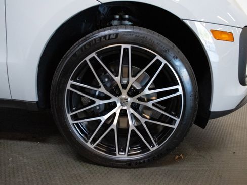 New 2026 Porsche Macan image 16