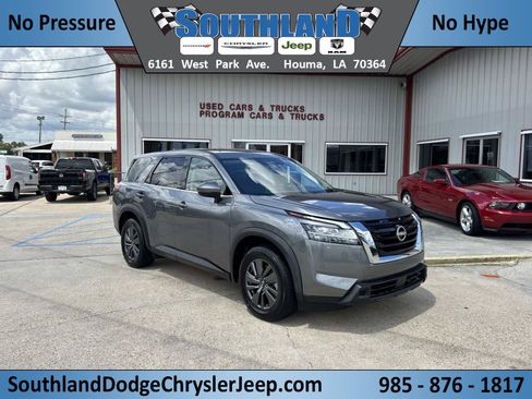 Used 2022 Nissan Pathfinder S FWD image 1