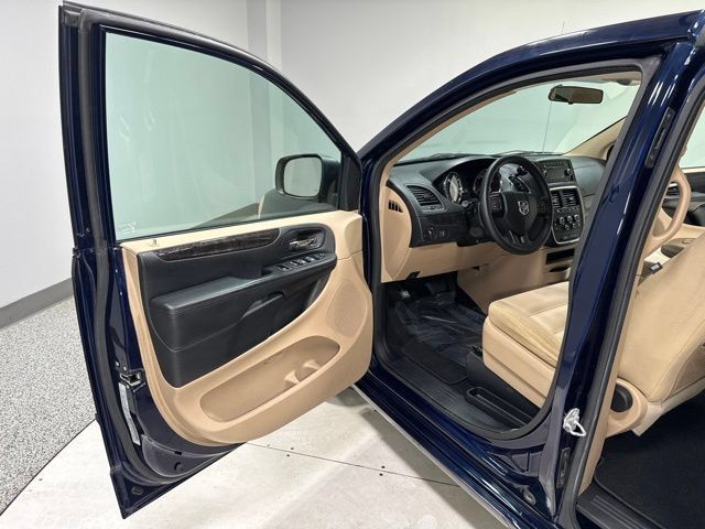 Used 2016 Dodge Grand Caravan SE w/ Quick Order Package 29E SE FWD image 8