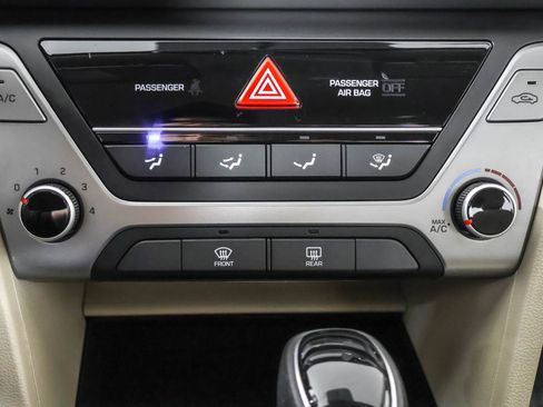 Used 2017 Hyundai Elantra SE image 31