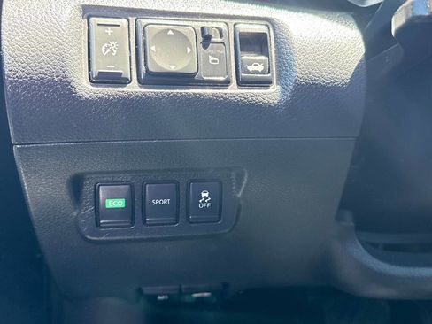 Used 2018 Nissan Sentra SV w/ Premium Package (P01) FWD image 12