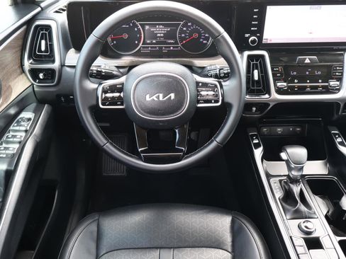 Used 2022 Kia Sorento EX FWD image 9